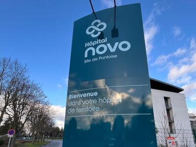 Entrée Hôpital NOVO - Panneau